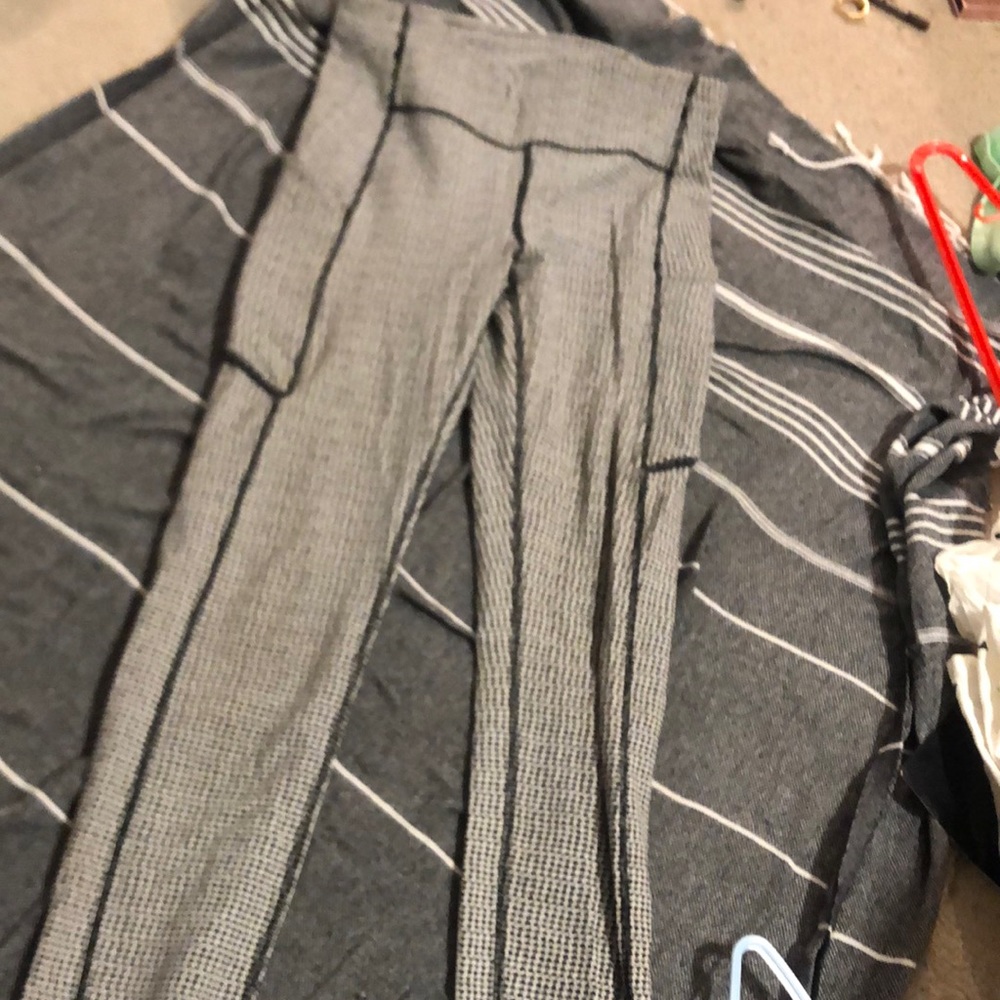 Lululemon Black and white houndstooth 7/8
